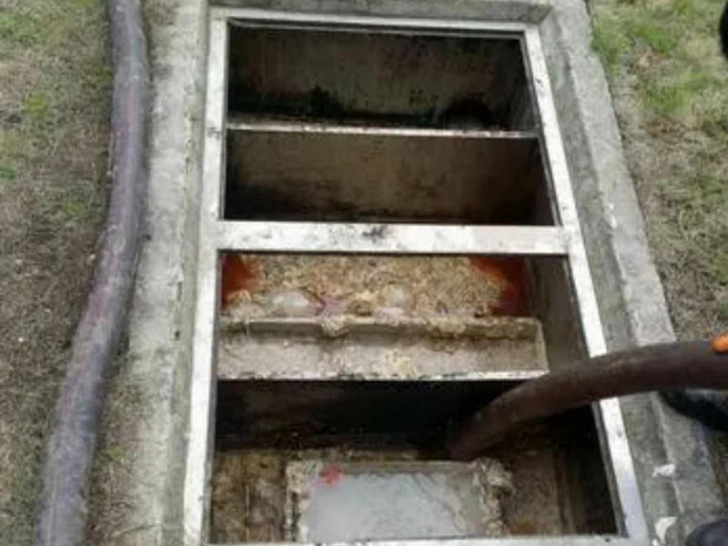 多文镇隔油池清理