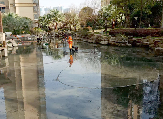 多文镇景观池淤泥清理